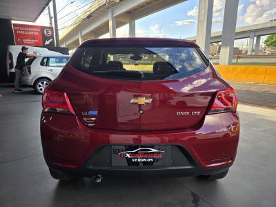 Chevrolet Onix Hatch LTZ 1.4 8V Flexpower 5P Mec - foto 14