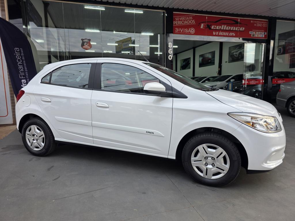 Chevrolet Onix Hatch Ls 1.0 8V Flexpower 5P Mec - foto 3