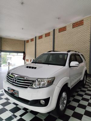 Hilux SW4 SRV D4-D 4x4 3.0 TDI Dies. Aut