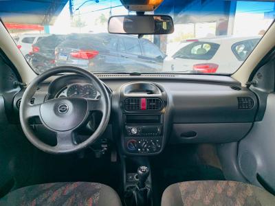 Corsa Sedan 1.8 MPFI 8V  102cv 4p