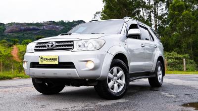 Hilux SW4 SRV D4-D 4x4 3.0 TDI Dies. Aut