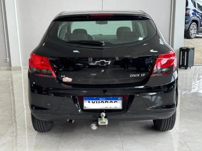 Chevrolet Onix Hatch LT 1.4 8V Flexpower 5P Mec - foto 13