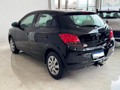 Chevrolet Onix Hatch LT 1.4 8V Flexpower 5P Mec - foto 14