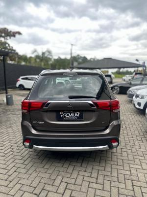 OUTLANDER HPE-S 2.2 Diesel 4x4 Aut.