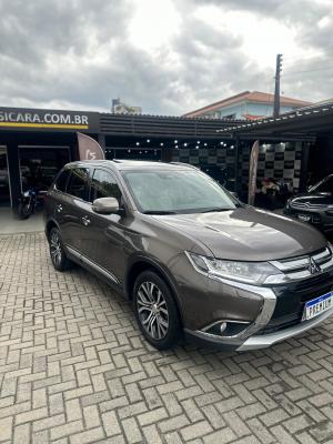 OUTLANDER HPE-S 2.2 Diesel 4x4 Aut.